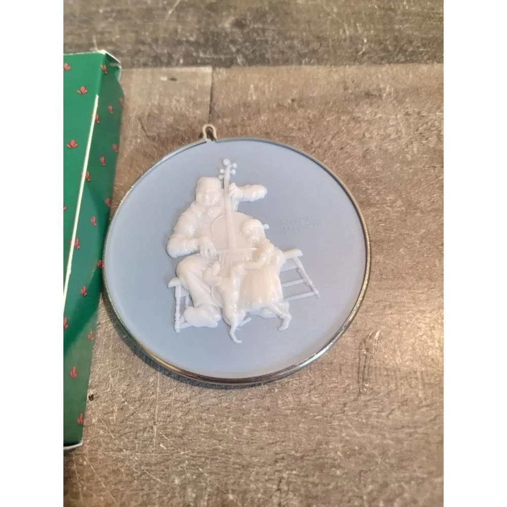 Hallmark 1987 Norman Rockwell the Christmas dance ornament‎ Xmas decor
